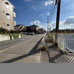 分譲地東側道路（バス通り）