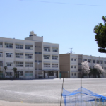 戸塚中学校まで484ｍ